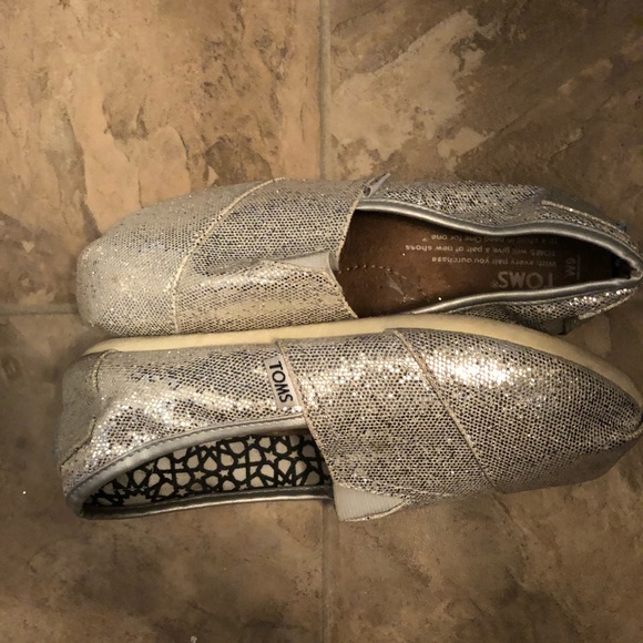 Toms gently uses - Picture 6 of 6